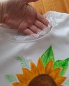 Tricou pictat manual FLOAREA SOARELUI 